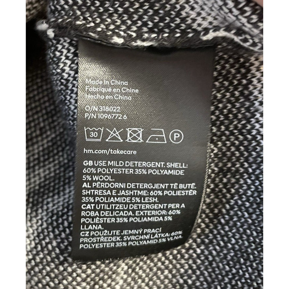 H&M Cropped Sweater Womens XS Arty Black Zebra Knit Flare Sleeves Y2K Mallcore - Picture 4 of 7